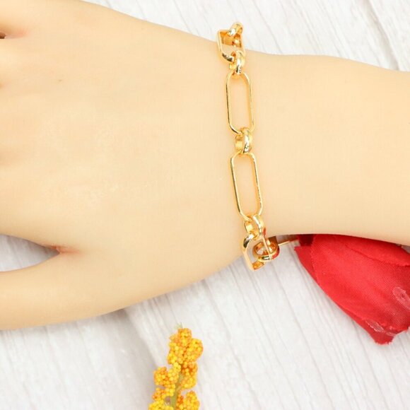 "Trendy Handmade Bracelet – A Thoughtful Gift for Girls & Women | UNVRC1569 - Picture 4 of 10